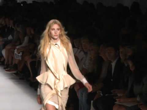 Givenchy's Fashion Show - Woman's Prêt-à-Porter Spring / Summer 2012