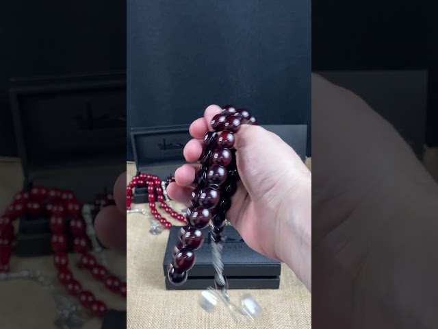 سبحة مسكي كرزي غامق معتقة بلمسة أثرية و خرز بيضوي...