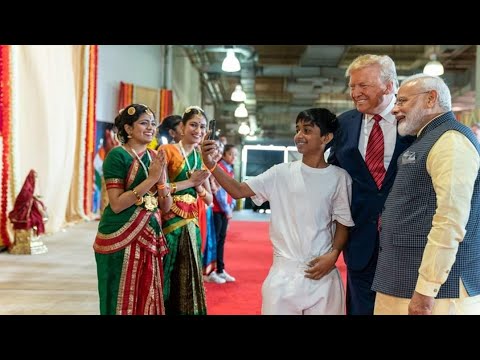 A lucky boy gets selfie with two world leaders