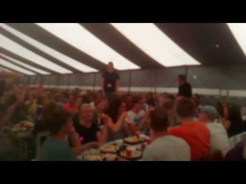 Newwine 2017 zomerconferentie zingen voor de jarige