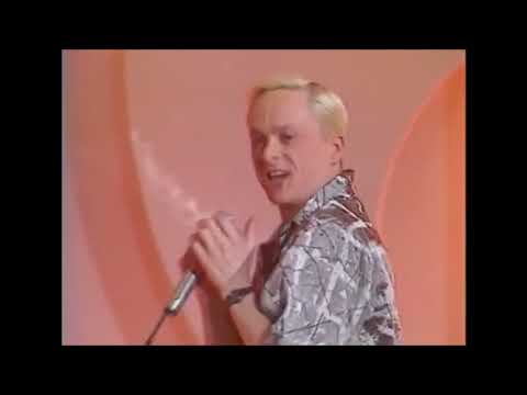Bronski Beat / Hit That Perfect Beat (TV - 1986)