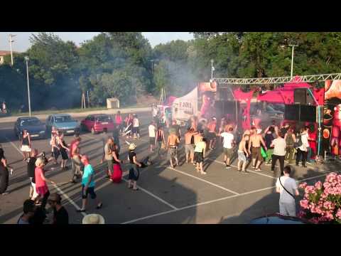 (FANTAZMATEK) Fete de la zik en rouge et noir !