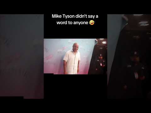 Meeting Mike Tyson at Galaxycon Austin for Photo Op