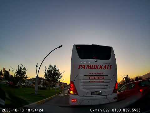 Viajando para Balikesir - enorme ônibus turístico de Pamukkale