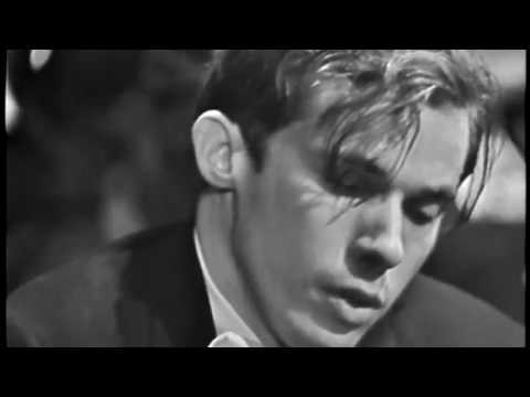 Glenn Gould and Leonard Bernstein: Bach's Keyboard Concerto No. 1 (I) in D minor (BWV 1052)