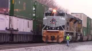 preview picture of video 'UP 1989 Rio Grande heritage meets CSX dash-8 in Boone, Iowa'