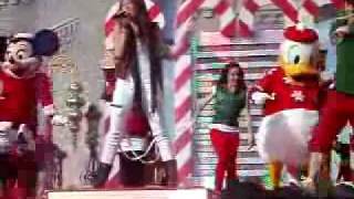 Miley Cyrus - Santa Claus Is Coming To Town - Walt Disney World