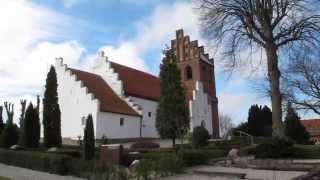 preview picture of video 'Helsinge Kirke ringer til gudstjeneste Langfredag.'