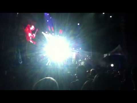 Warrior - Kimbra ft. Mark Foster (Montreal Show) Live