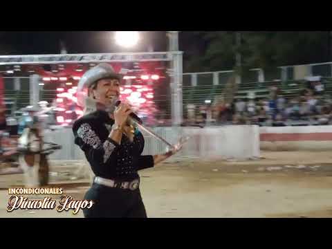 Familia Lagos en la Medialuna de Nos