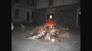 preview picture of video 'Lacedonia: fuochi di S. Giuseppe, 19 marzo 2013'