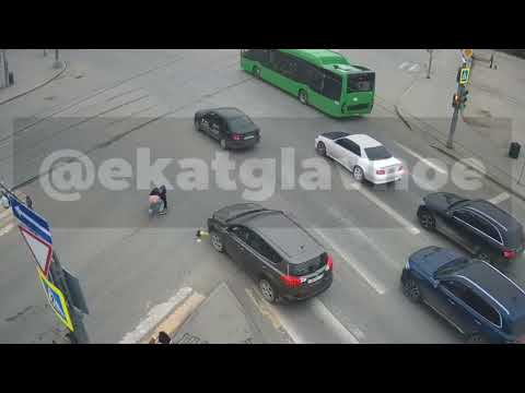 Бухой самокатчик едва не выпрыгнул из штанов. Real video