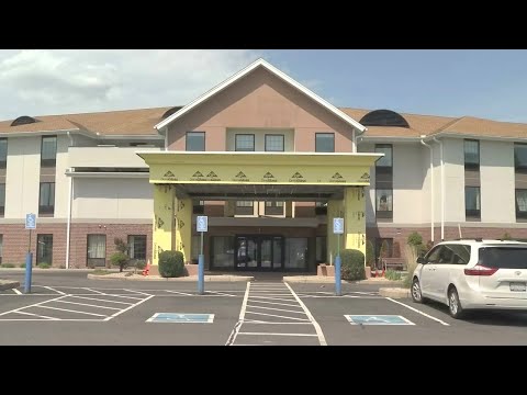 The Hotel Inn Express & Suite abruptly closed wihtout informing their customers