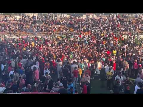 Le FC Martigues monte en Ligue 2 : coup de sifflet final, joie et envahissement du terrain