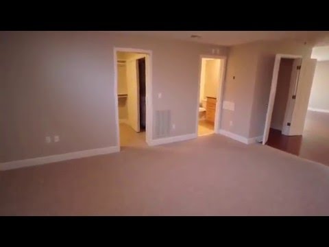 KC537A   The 4700 Studio on the Plaza