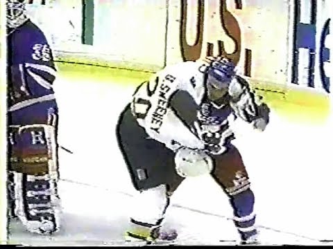 Tie Domi vs Bob Sweeney