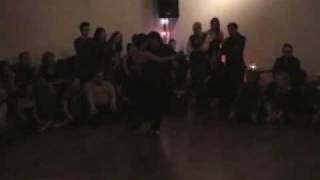 Chicho Frumboli y Juana Sepulveda a Catania il 16-04-10 - Milonga del 900 (02)