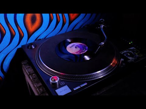 Mungo's Hi Fi ft Solo Banton - We Pulsating