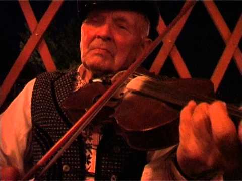 Tadeusz Jedynak gra i komentuje muzykę .  Tyndyryndy 2009