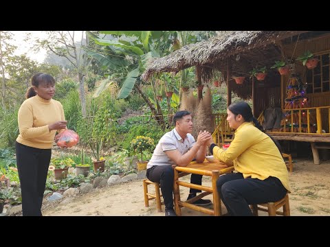 Die Mutter des Elektroingenieurs lächelte, als sie ihren Sohn glücklich mit seiner alleinerziehenden