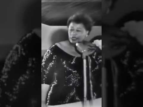 Ella Fitzgerald performs “Give Me The Simple Life” live in Australia, 1960. 🎼 #ellafitzgerald