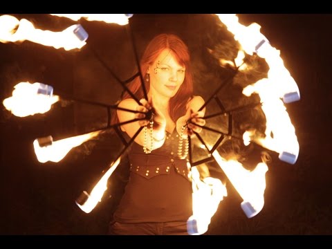 Femfire Feuershow - Welttheater der Strasse