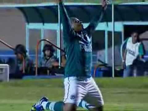 Os gols de Walter na vitória do Goiás sobre Grêmio: 2x0
