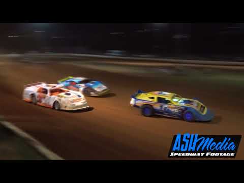 Super Sedans: Summer Slam Night 1 - Race Highlights - Gympie - Dec 2017