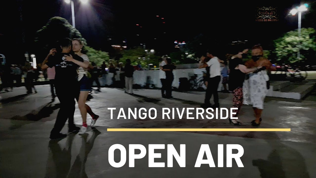 Luna llena, rio y baile de tango social, Paseo de la Costa, Vicente Lopez, Buenos Aires