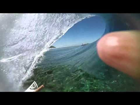 @floresjeremy goes right #GoPro Challenge #Tahiti