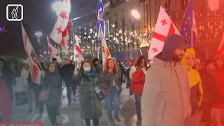 უწყვეტი პროტესტის 372-ე დღე