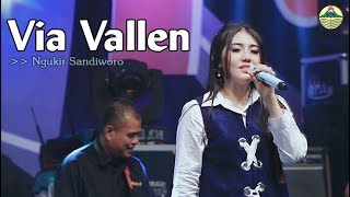 Download lagu Via Vallen - Ngukir Sandiworo   |    Video mp3