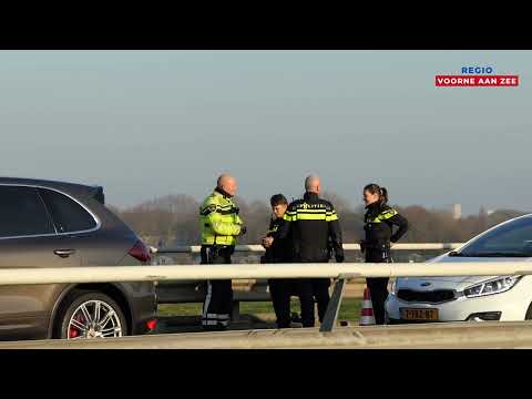 Bestelbus botst achterop personenauto in Zwartewaal