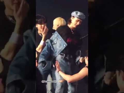 Hyunjin what are you doing oh my god #hyunjin #bangchan #straykids #skzconcert