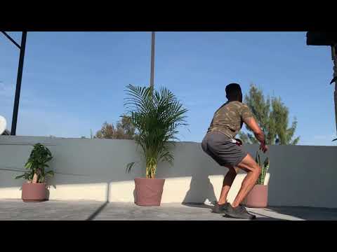 Burpee + salto de longitud + giro 180