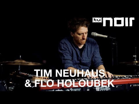 Tim Neuhaus & Flo Holoubek - In This World Controlled (feat. Iris Romen) (live bei TV Noir)