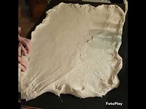 Laminering med rivna morötter. Surdegsfrallor #sourdough