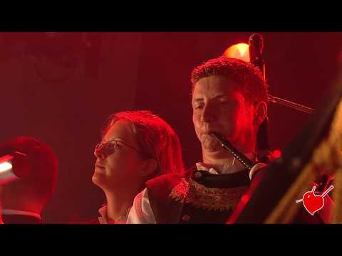 Sonerien DU & le Bagad "Ar Meilhoù Glaz" - Ruz pa Guz