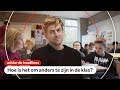 Homo, joods of moslim? Deze jongeren pakken vooroordelen in de klas aan | Achter de headlines | NOS