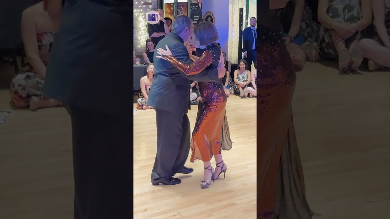 Ricardo Calvo & Sandra Messina milonga to "Estampa de Varón" by Juan D'Arienzo tango performance