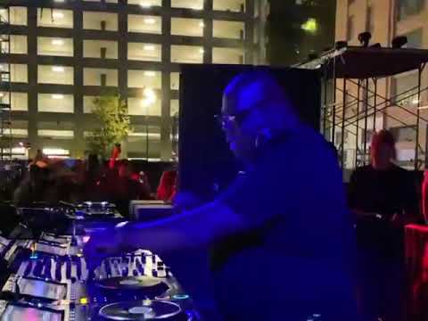 Carl Cox playing Vikthor ft Sophie Castriota  - I Feel Love