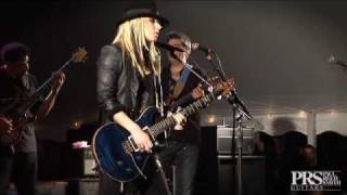Video thumbnail for Orianthi on PRS Guitars & showing her signature PRS SE! by Guitar World