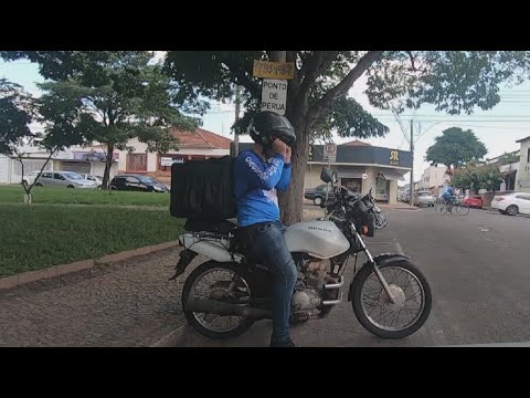 Motoboys buscam se preparar para trabalhar em dias de chuva