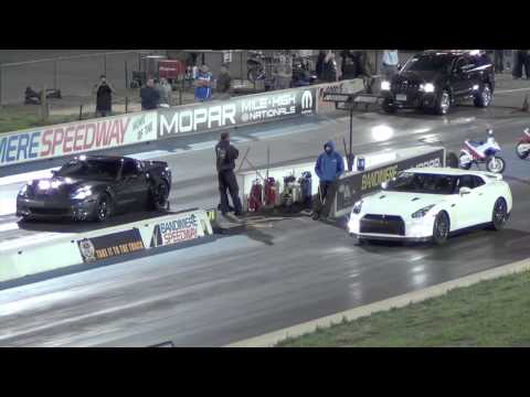 Corvette ZR1 vs Nissan GTR Drag Race