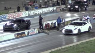 Corvette ZR1 vs Nissan GTR Drag Race