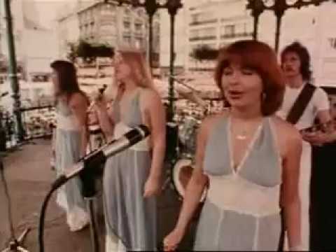 Pussycat singers Toni Willé, Marianne Veldpaus, Betty Dragstra