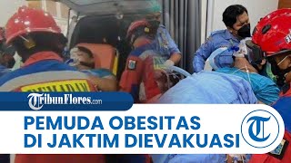 DRAMATIS 8 Personel Damkar Dikerahkan untuk Pindahkan Pemuda Obesitas Seberat 200 Kg di Jaktim