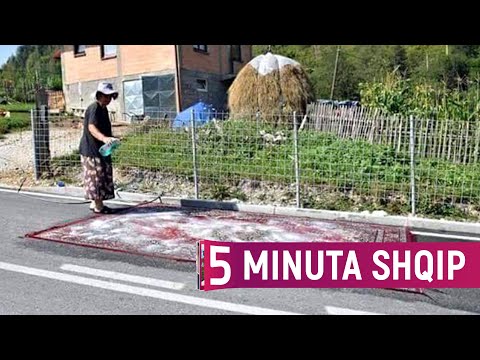 Kjo grua lan tepihun në rrugë, bëhet hit në internet