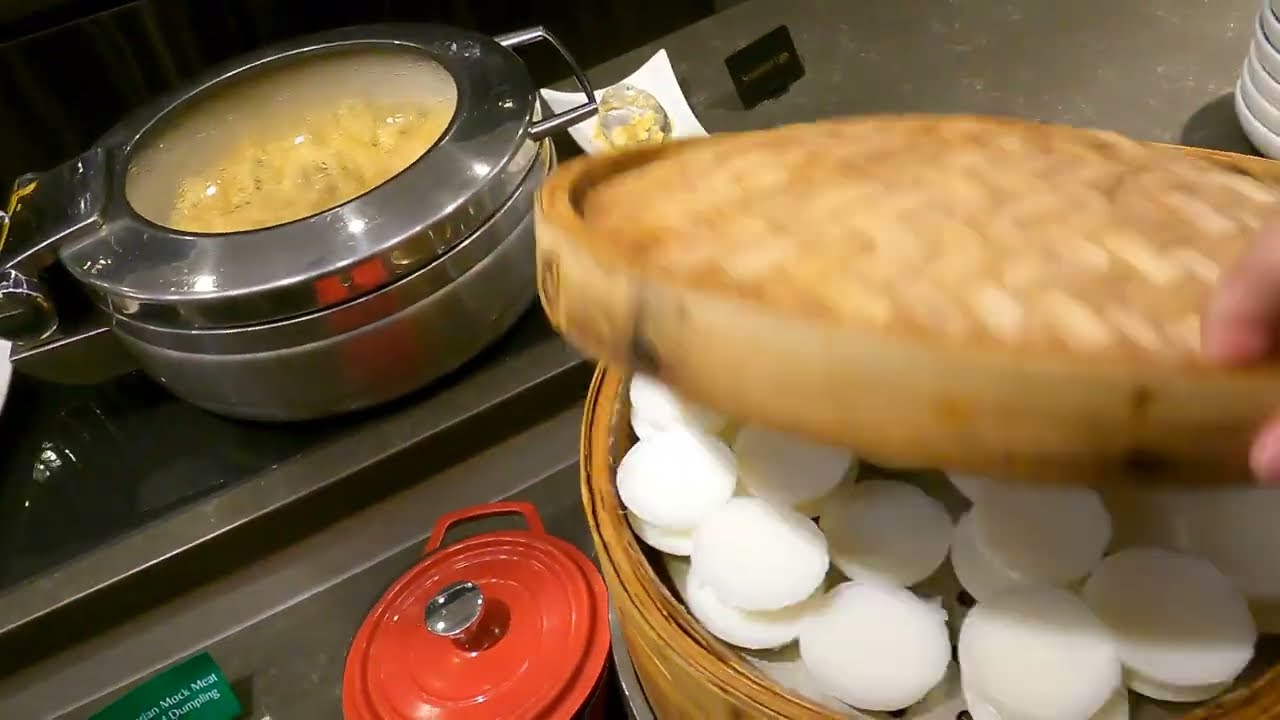 Singapore Airlines KrisFlyer Gold Lounge thumbnail