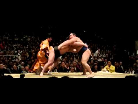 Sumo: Harumafuji vs Kakuryu (slow motion)